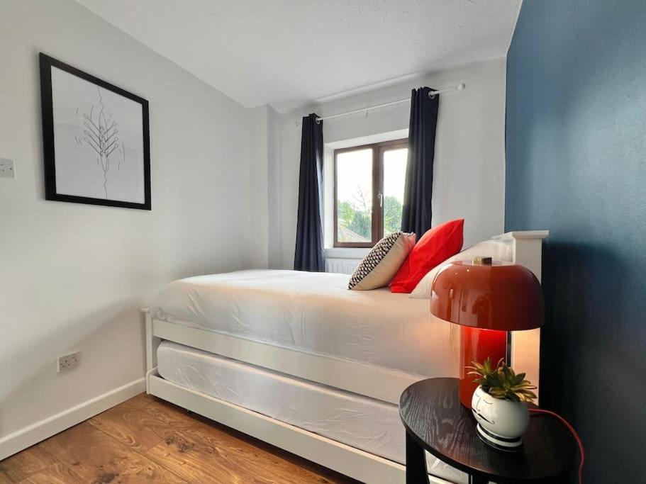 Perfect Very And Peaceful With Free Parking & Private Garden - Casa de férias Oxford
